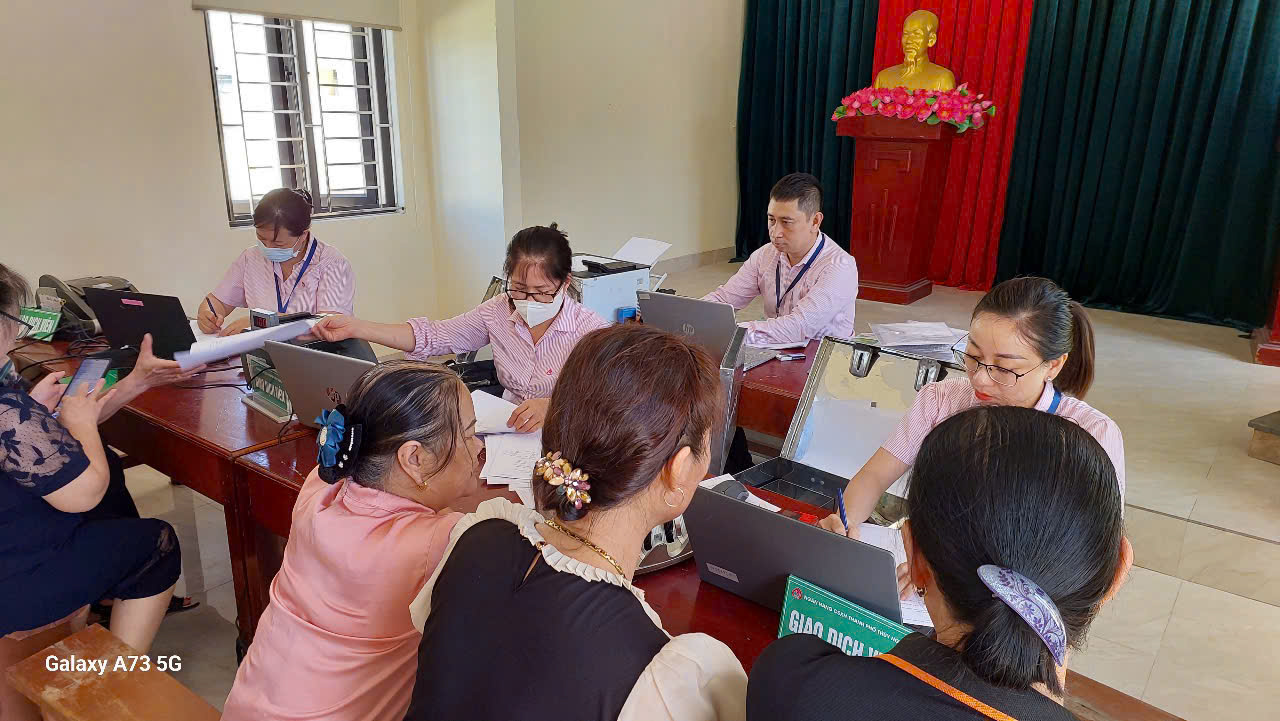 Phòng giao dịch NHCSXH Thủy Nguyên tổ chức phiên giao dịch định kỳ tại phường Nam Triệu