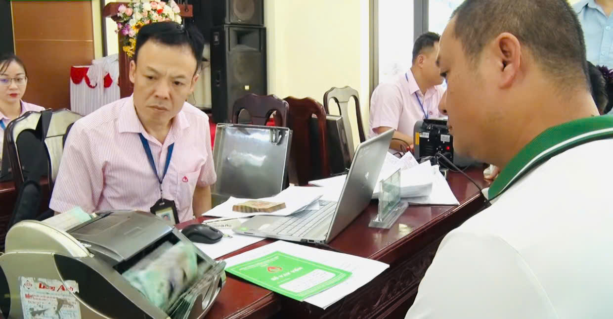 PGD Ngân hàng Chính sách Xã hội Thủy Nguyên giải ngân nguồn vốn vay ưu đãi cho học sinh, sinh viên ngành STEM